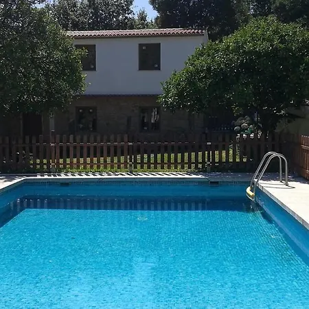 Villa Abad, Rustica Con Casa Y Piscina